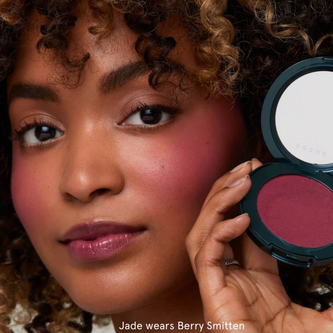 Soshe Blurring Pillow Blush - Refillable Compact