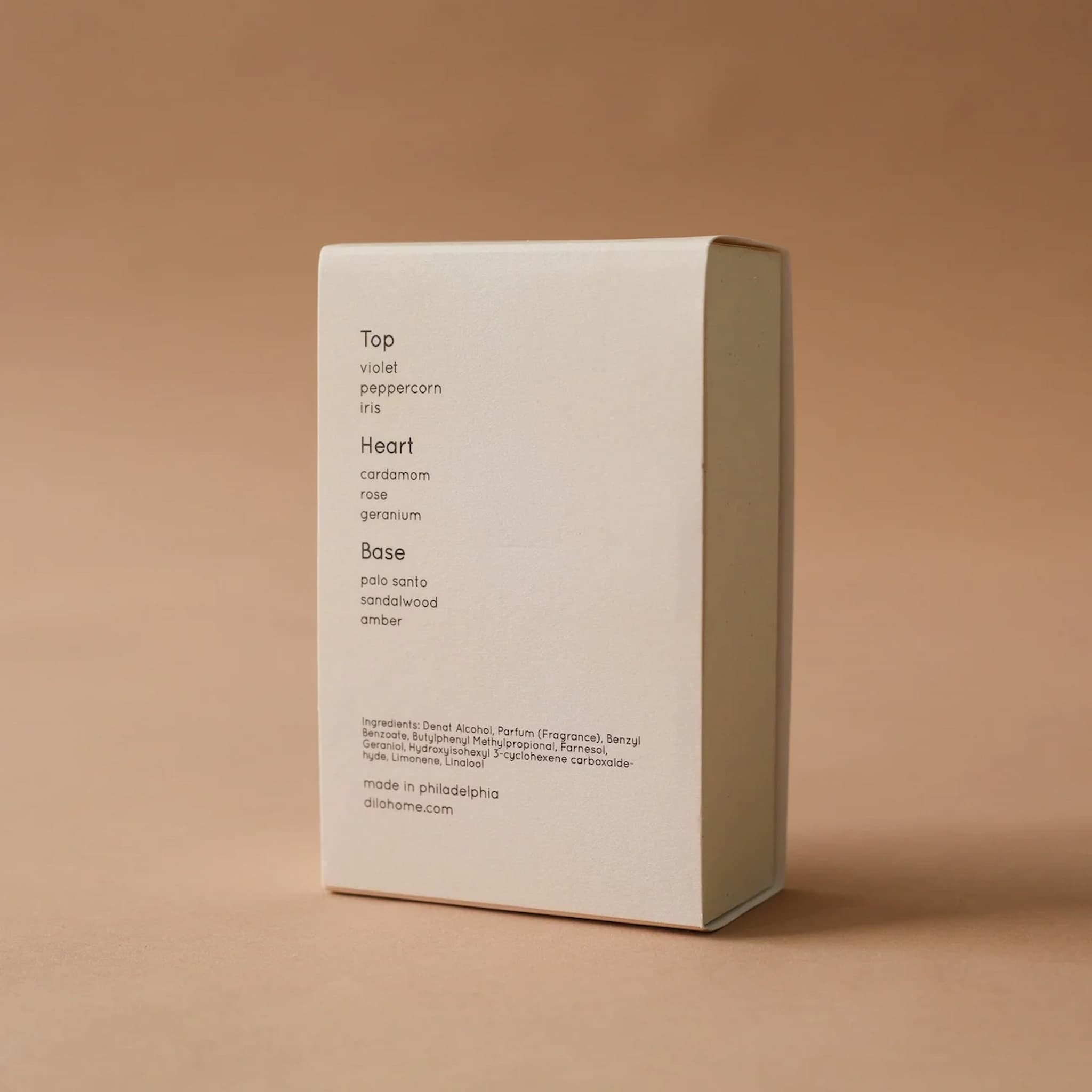 Beige box for dilo Palo Santo perfume with text on a beige background